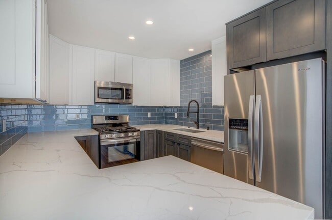 Building Photo - STUNNING 2BD/2BA IN NORTH PACIFIC BEACH! $...