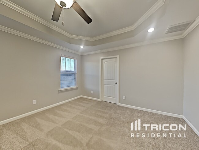 Building Photo - 604 Eagle View Dr