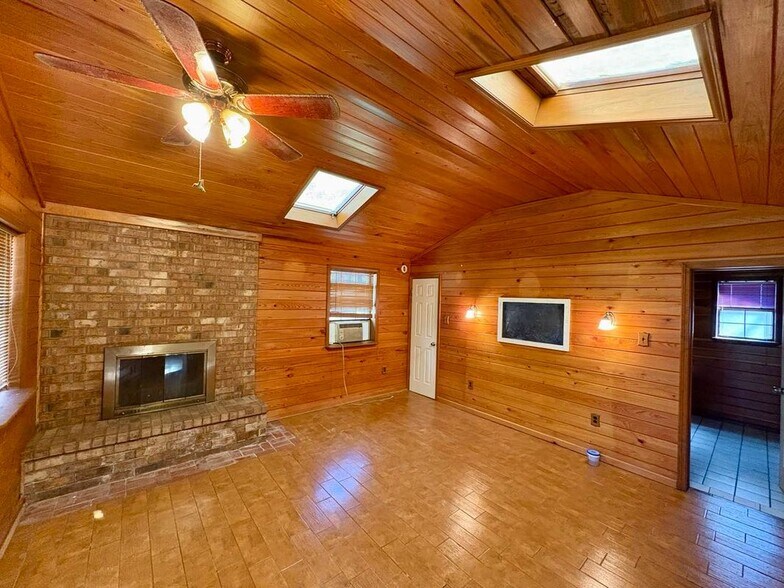 Building Photo - 76052 Crystal Dr