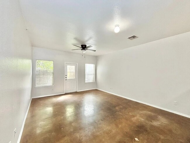 Building Photo - 10611 Mathom Landing