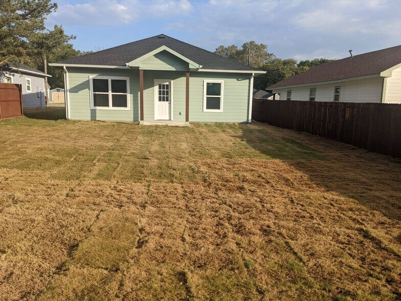 Building Photo - 1014 E Epstein St