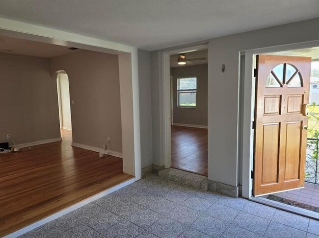 Building Photo - 265 Mateo Way NE