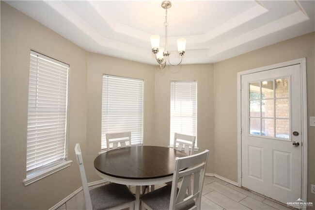 Building Photo - 15 Flamingo Ave