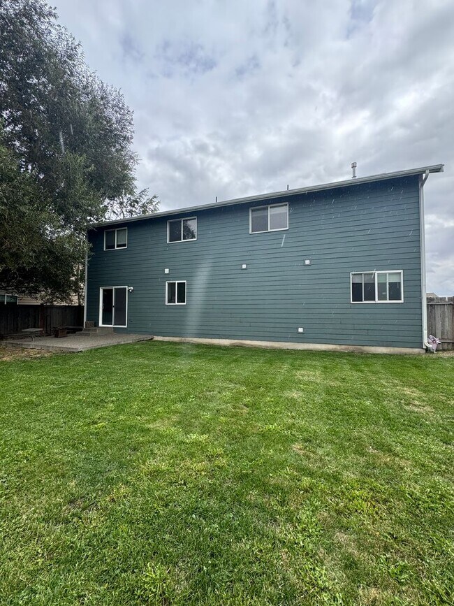Building Photo - HUGE PET FRIENDLY Rental