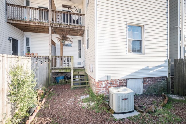 Building Photo - 2 BR/ 2 BA Historic Church Hill Home. Available February 10th!