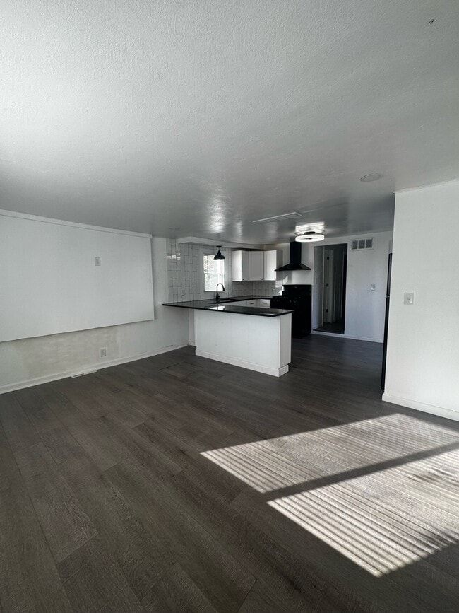 Building Photo - 526 Pershing Ave