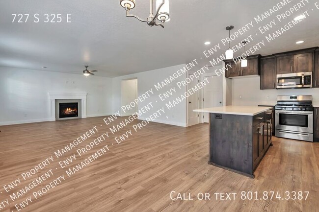 Building Photo - Enormous 5 bed - 3.5 bath Pet-Friendly Wil...