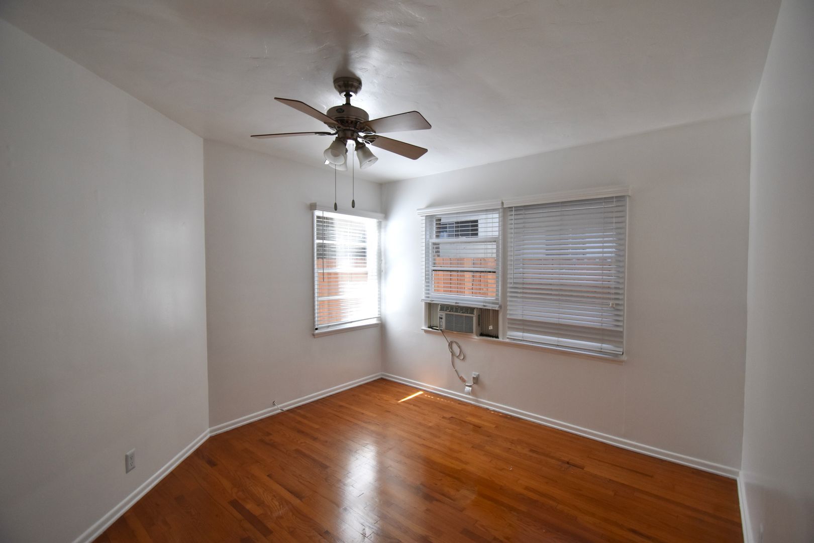 Building Photo - 14830 Dickens St