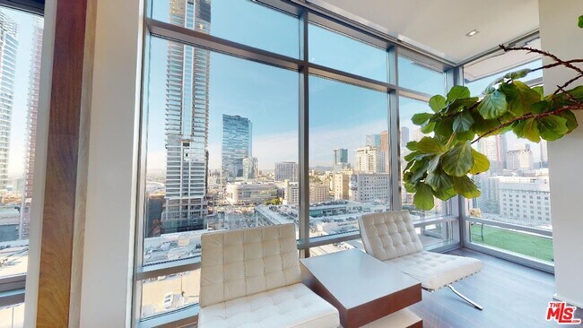 Building Photo - 1100 S Hope St