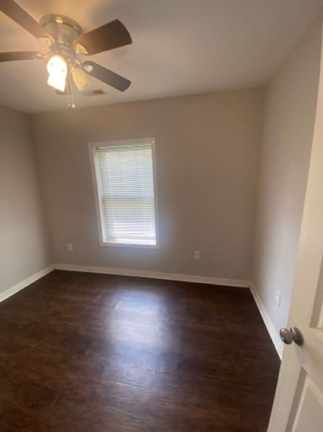 Building Photo - Cute 3 Bedroom Manchester Bungalow