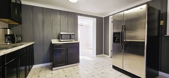 Building Photo - 2136 Bouyer St