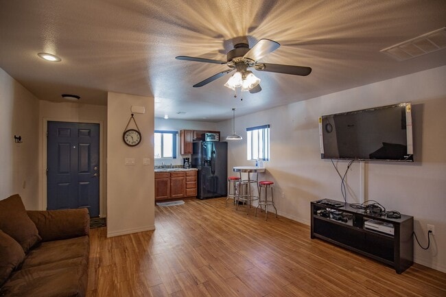 Building Photo - 800 Sherwood Dr