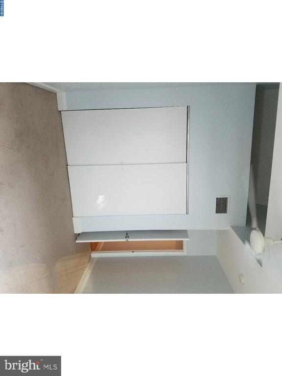 Building Photo - 104 S 13th St