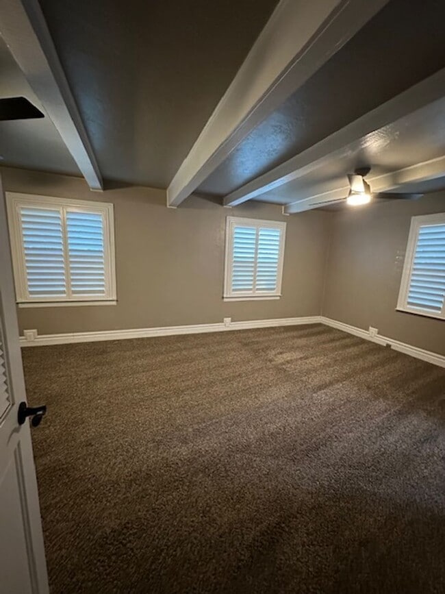 Building Photo - 2550 4th Ave