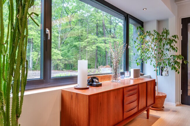 Building Photo - 40 Russells Hill Rd