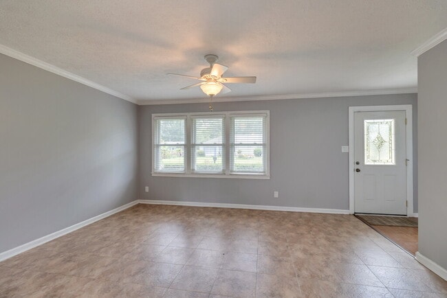 Building Photo - 319 Tanglewood Rd