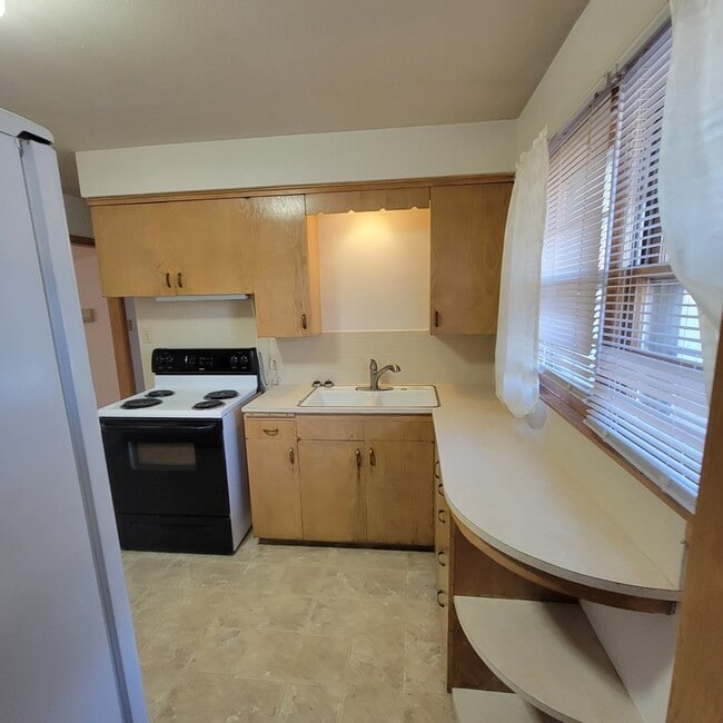 Building Photo - 20 W 25th Ave