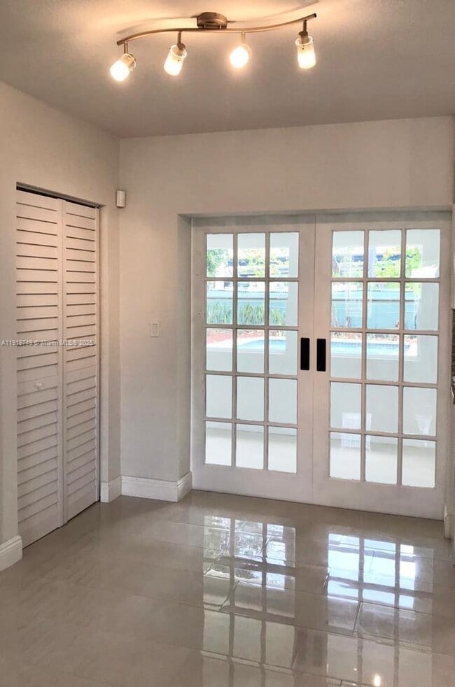 Building Photo - 1810 SW 22nd Ave