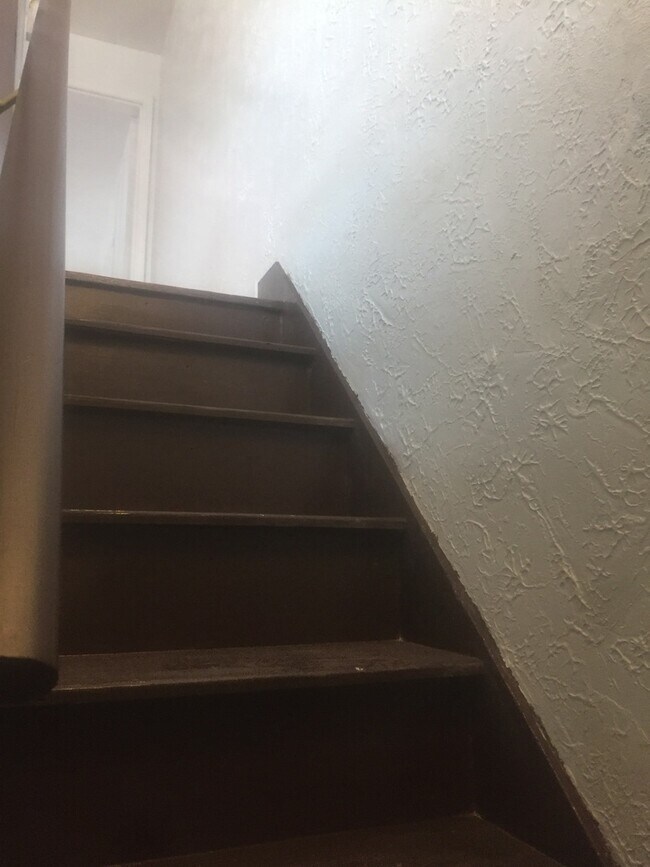 Building Photo - 3 Bedroom House in Downtown York