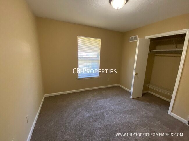 Building Photo - 3 Bed and 1.5 Bath Home