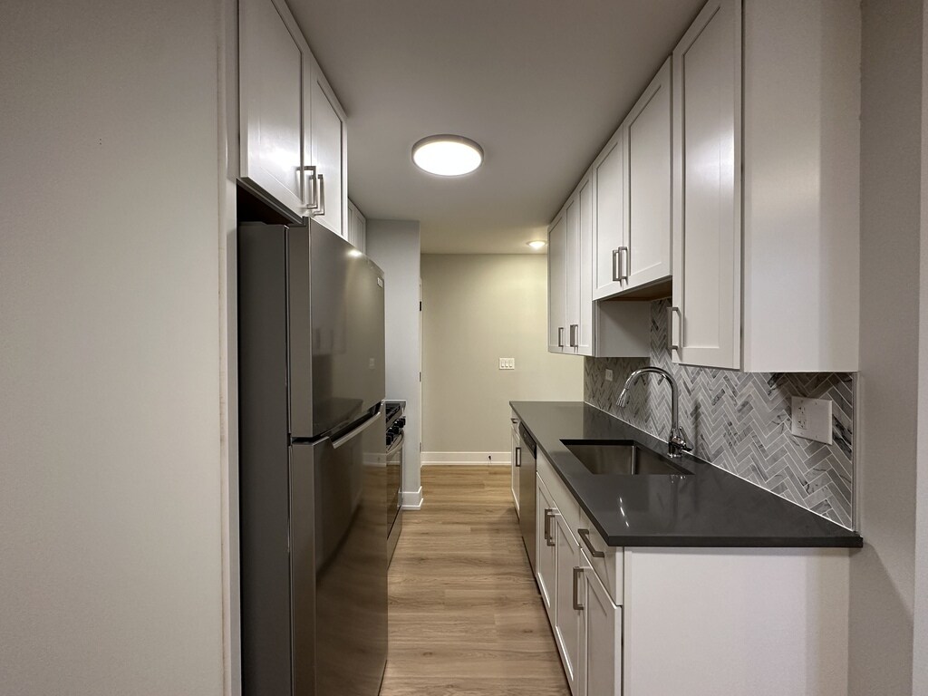 Building Photo - 531 W Aldine Ave