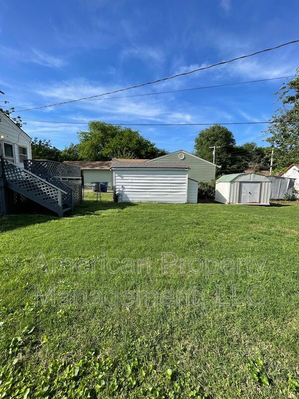 Building Photo - 1227 S College Ave