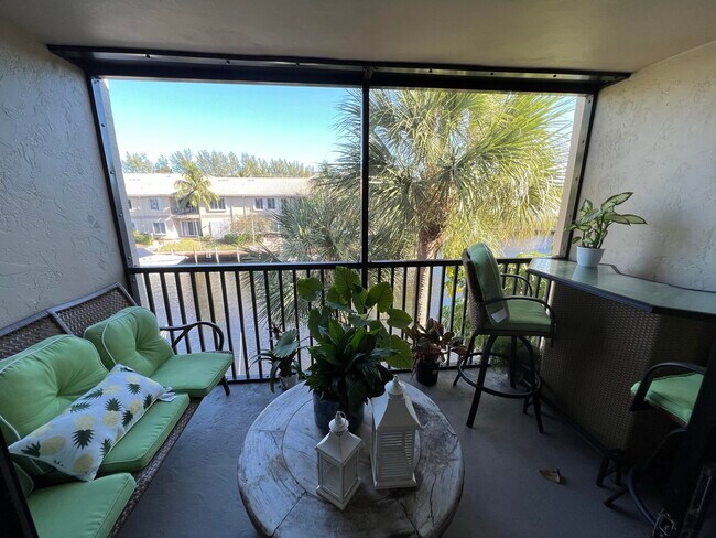Building Photo - 1 Royal Palm Way