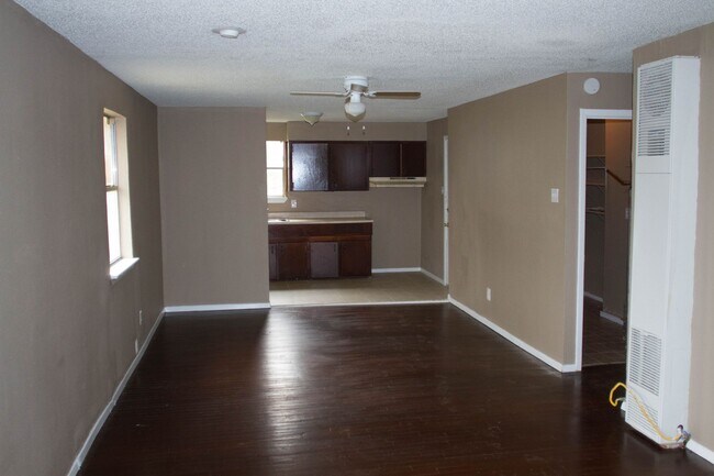 Building Photo - Discover Your New Home in the Heart of San Antonio's East Side