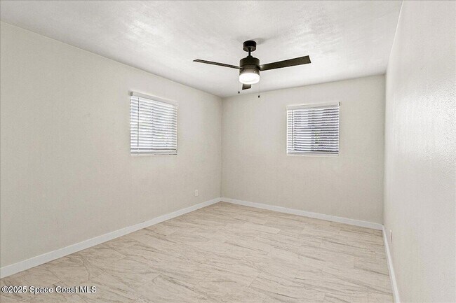 Building Photo - 1104 Azalea Ln