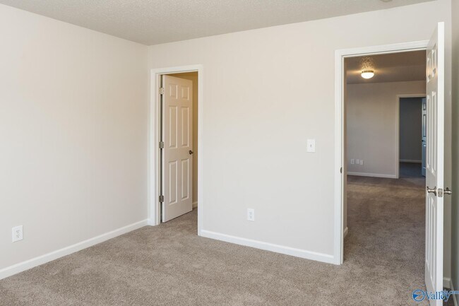 Building Photo - 4806 Inglewood Ct SE