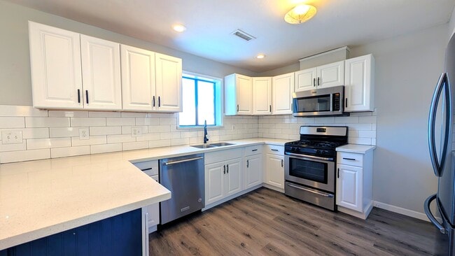 Building Photo - 1514 N Elaine Way