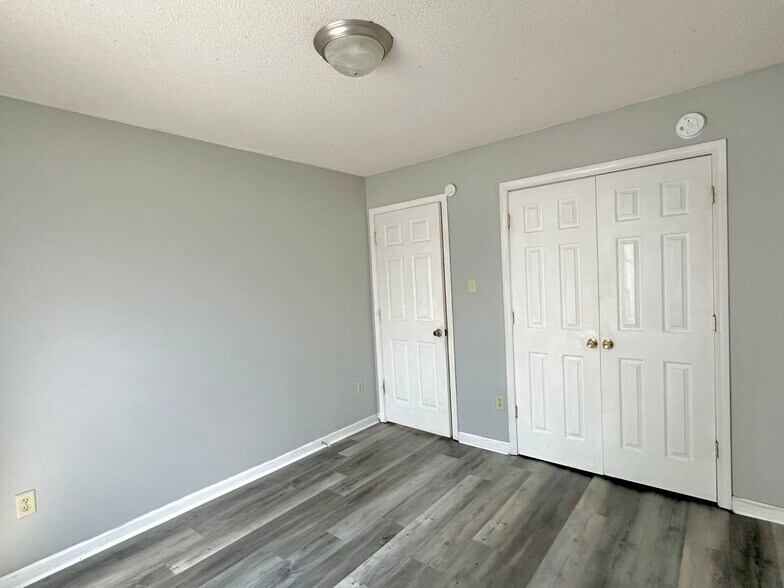 Building Photo - 1090 Cambrain Dr
