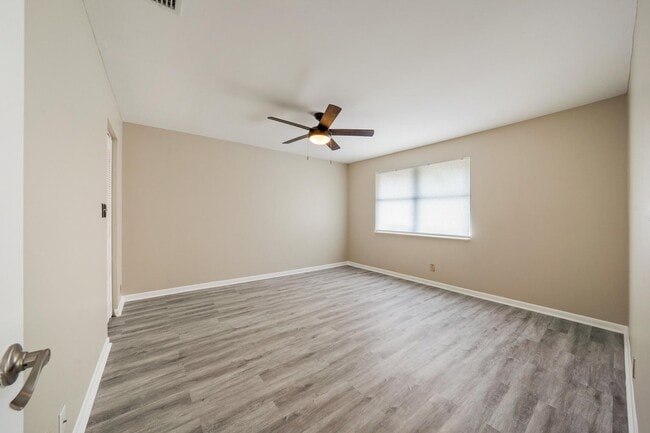 Building Photo - 5319 Tennis Ln