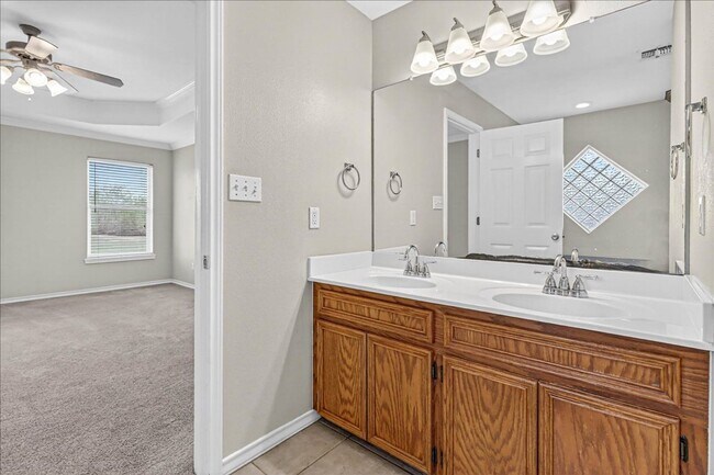 Building Photo - 6325 Oso Pkwy