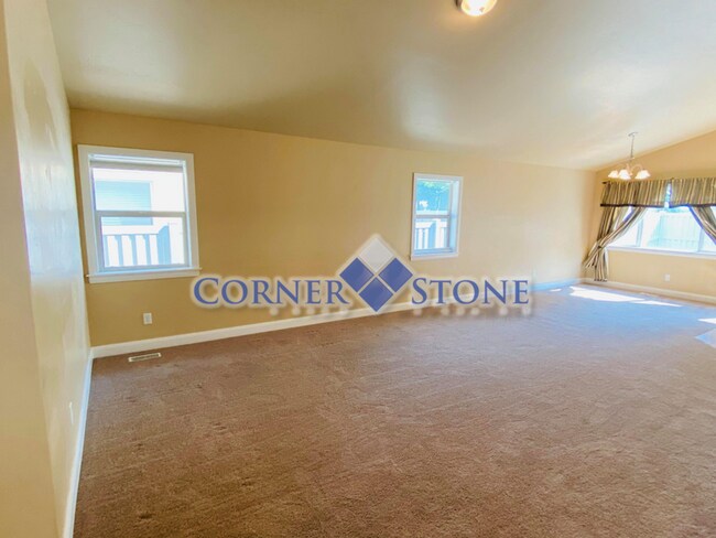 Building Photo - Middleton Home with Community Pool!