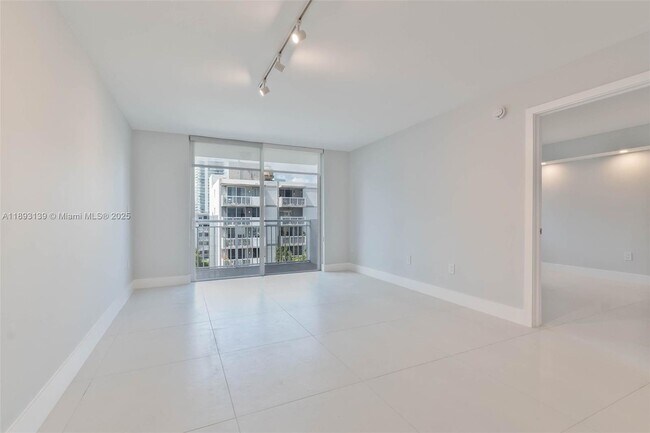Building Photo - 1665 Bay Rd
