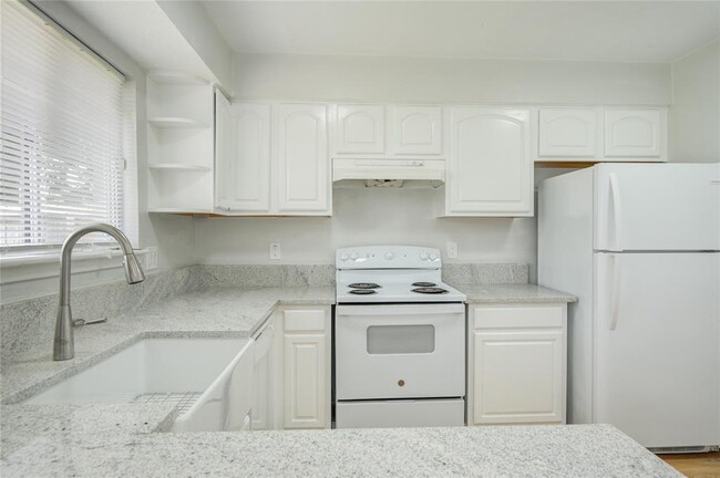 Building Photo - 23415 Verngate Dr