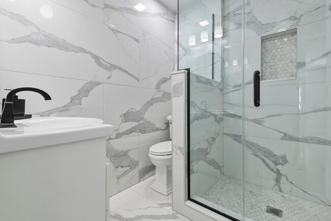 Building Photo - 6840 Oak View Ct