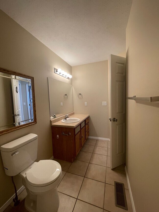 Building Photo - Executive Rental in Willard School District