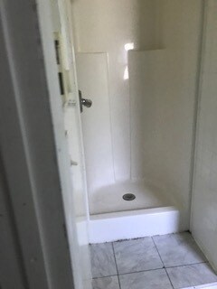 Building Photo - Large 3 bedroom home