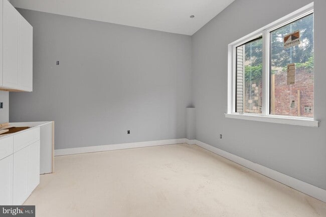 Building Photo - 2119 N Front St