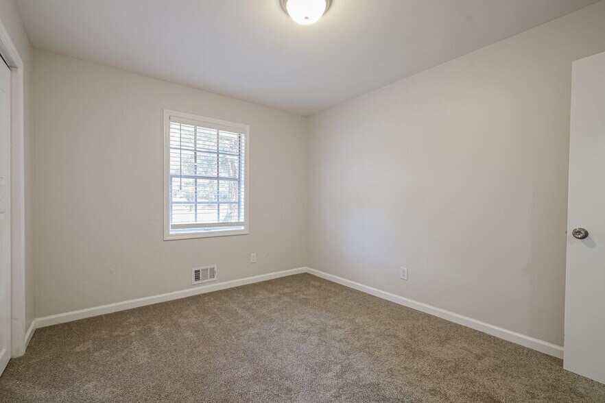 Building Photo - 2255 Emerald Castle Dr