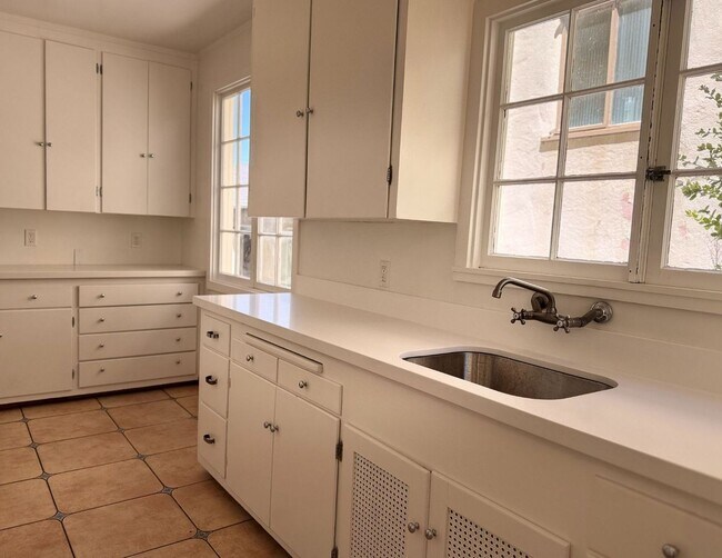 Building Photo - This is a Berkeley Lifestyle. | 3BR | 1.5BA | 1,450 SF | Just Steps from Campus