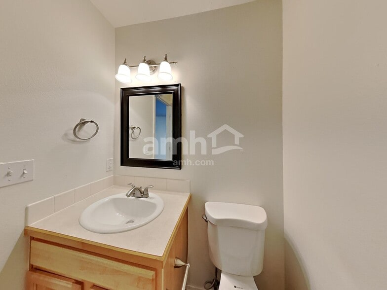 Building Photo - 372 W Wood Owl Dr