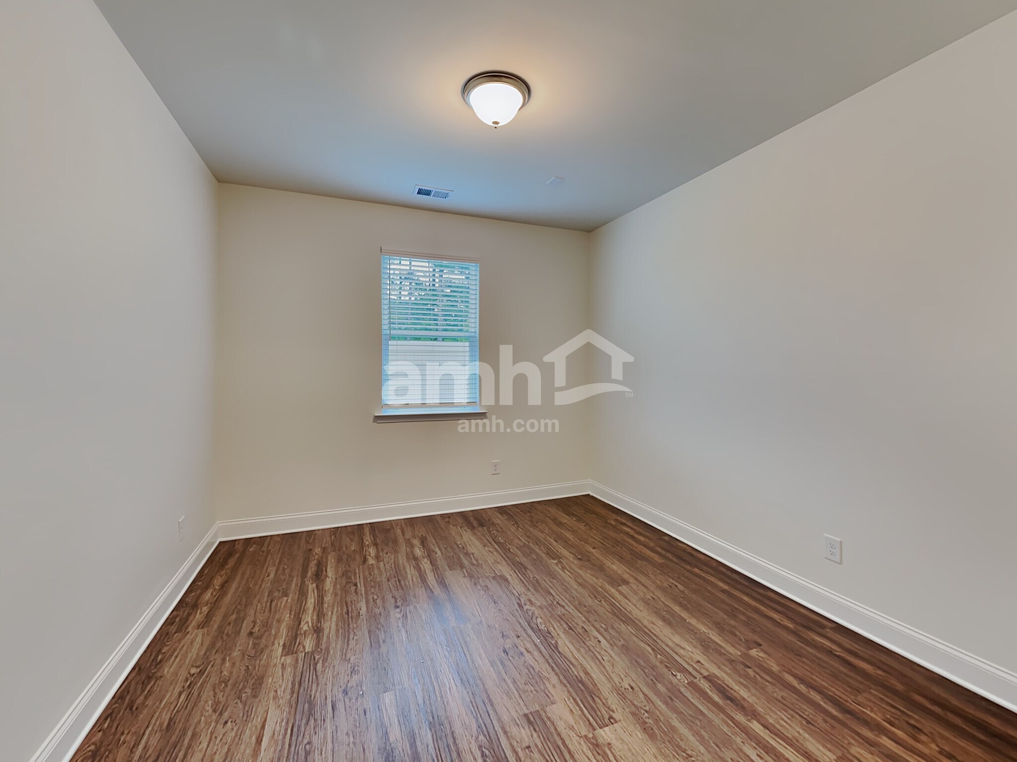 Building Photo - 2018 The Ln NE