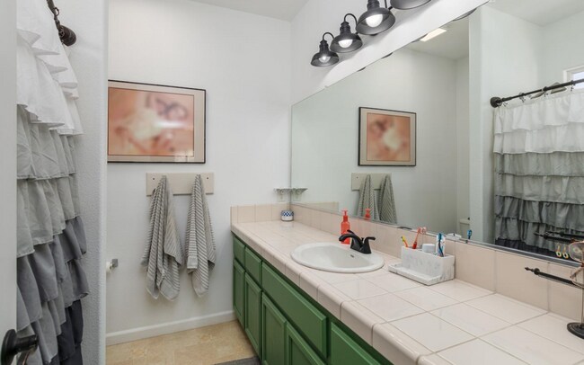 Building Photo - 404 Settler Dr