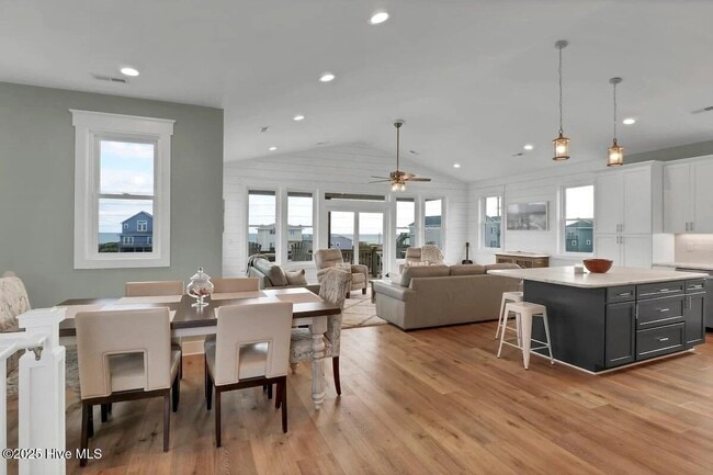 Building Photo - 3547 Island Dr