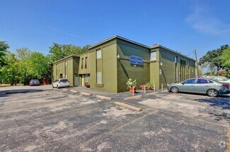 Building Photo - 303 W 40th St