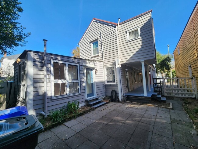 Building Photo - 237 Coming St