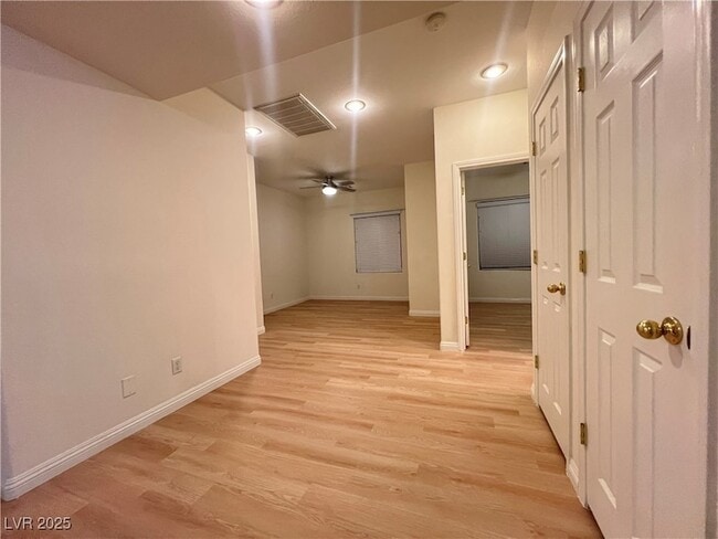 Building Photo - 10524 Isola Bella St